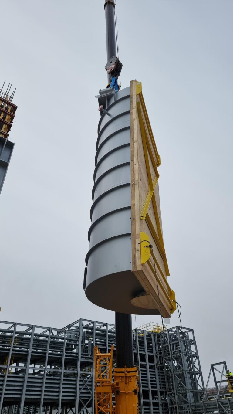 COMESSA - Lit fluidisé Haute Température_Manteau chauffant - Opération de levage / HT Fluid bed_Heating mantle - lifting operation