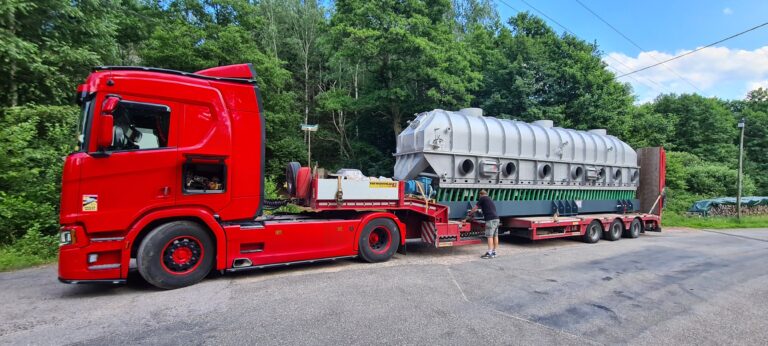 Vibrating fluid bed dryer-cooler for salt, on truck