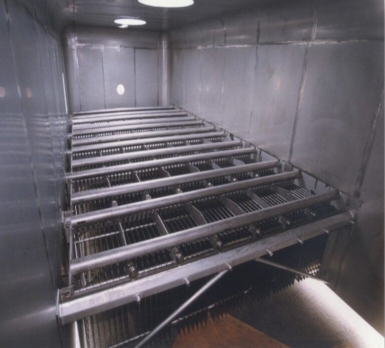 Static fluid bed dryer with heat exchangers (internals)