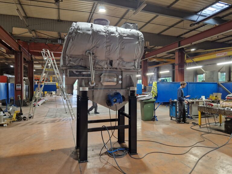 Lit fluidisé vibré pilote