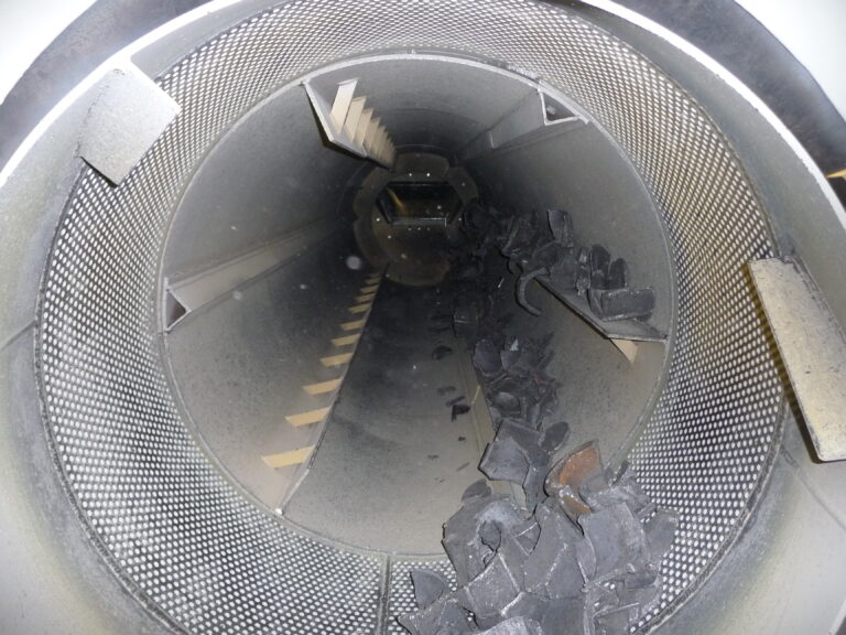 Rotary shake out drum (internals)